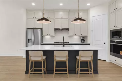 Kitchen - 2803 Pathway Meadows Ln, Webster, TX 77598 photo 2 of 2