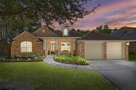 12922 Coopers Hawk Dr, Houston, TX 77044