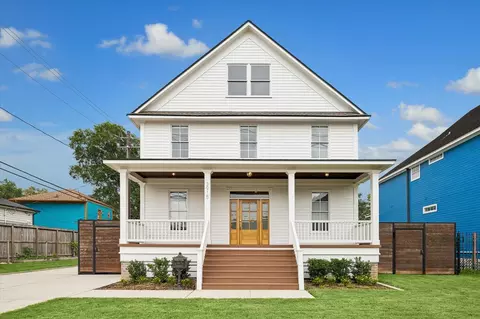 3915 Golf Dr, Houston, TX 77018