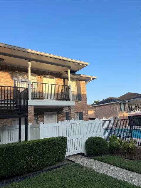 14333 Memorial Dr #31, Houston, TX 77079