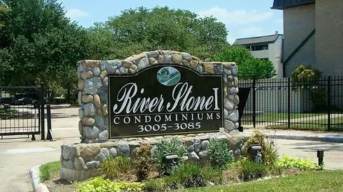 3025 Walnut Bend Ln #31, Houston, TX 77042