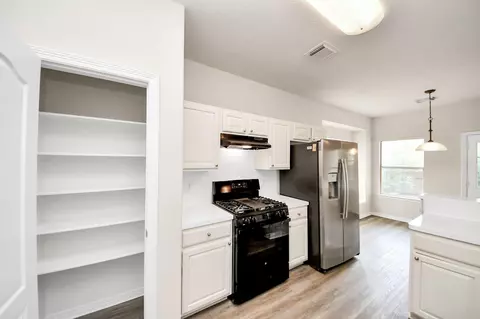 Kitchen - 5327 Rivergate Dr, Spring, TX 77373 photo 2 of 4