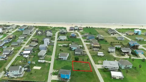 890 Gregory Ln, Crystal Beach, TX 77650