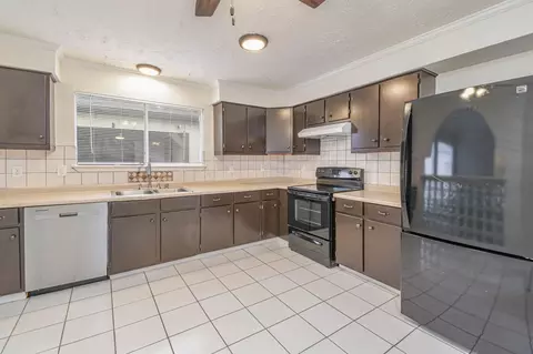 16126 New Field Dr, Houston, TX 77082