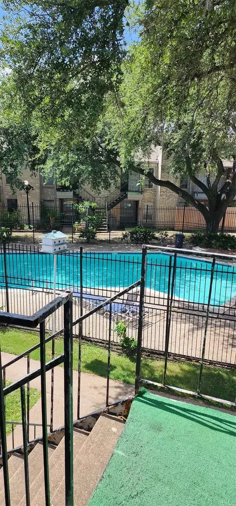 6500 Sands Point Dr #518, Houston, TX 77074