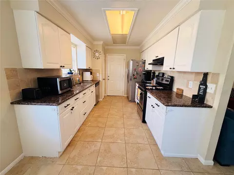 Kitchen - 24115 Spring Gum Dr, Spring, TX 77373 photo 1 of 2