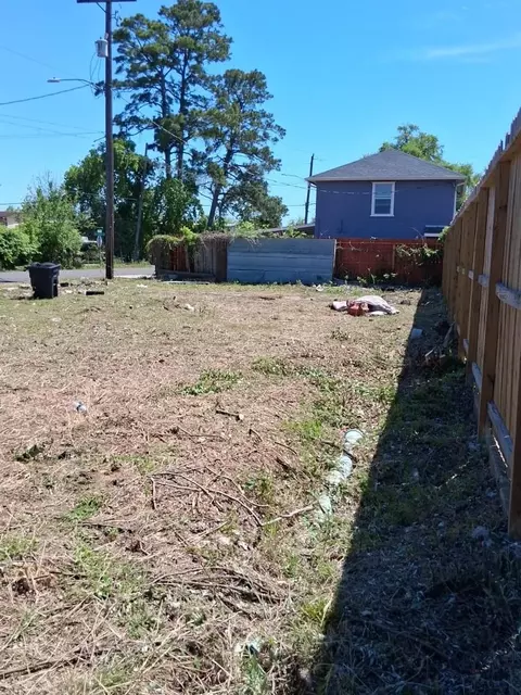 230 Wallace St, Houston, TX 77022