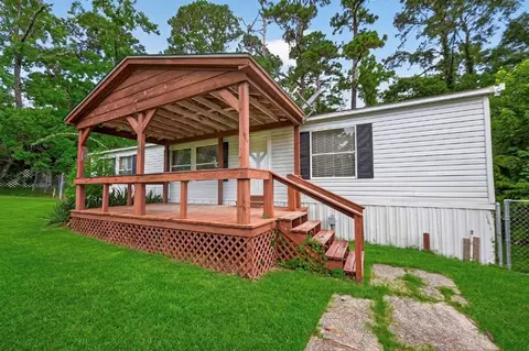 Exterior - 121 E Oak Shadows, Onalaska, TX 77360 photo 5 of 12