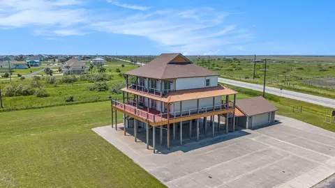 883 Gulf Cedar Dr, Port Bolivar, TX 77650