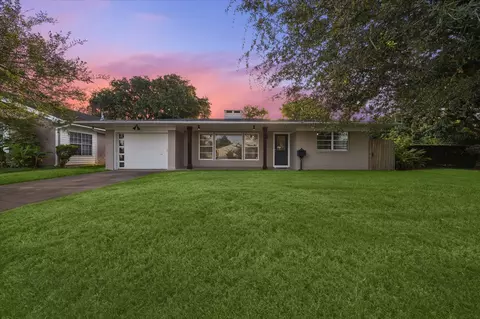 1205 Marine Dr, Galveston, TX 77550
