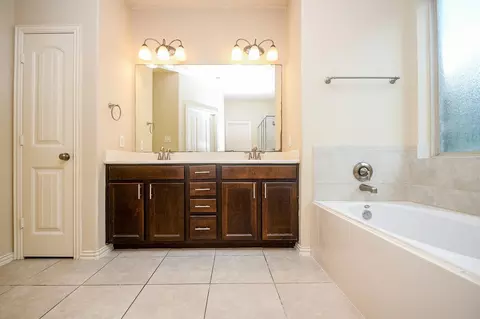 Bath - 3738 Ember Falls Ln, Katy, TX 77449 photo 2 of 5