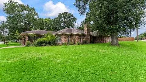 2103 Taylor St, Waller, TX 77484