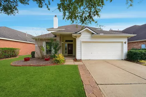 1614 Roaring Springs Ln, Seabrook, TX 77586