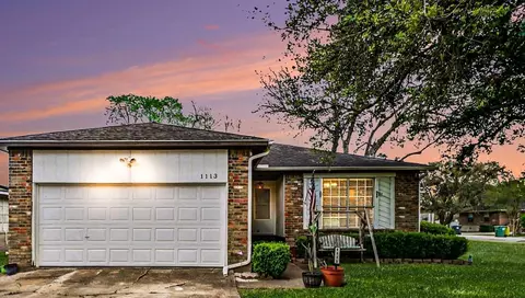 1113 Union Valley Dr, Pearland, TX 77581