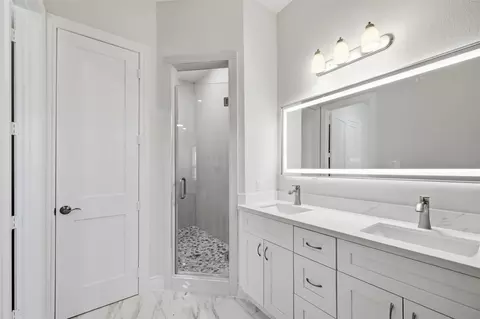 Bath - 26652 White Pine Dr, Hempstead, TX 77445 photo 1 of 5