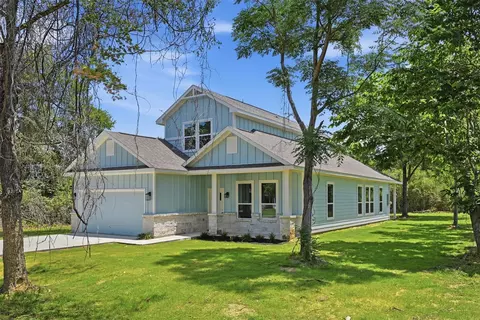 Exterior - 26652 White Pine Dr, Hempstead, TX 77445 photo 2 of 9