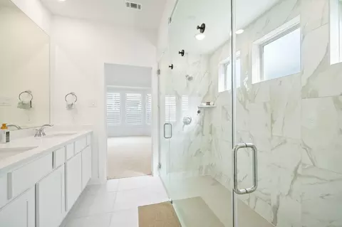 Bath - 315 Eileen Dr, Rosenberg, TX 77471 photo 4 of 6