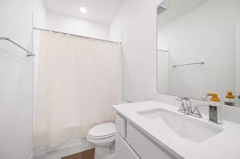 Bath - 315 Eileen Dr, Rosenberg, TX 77471 photo 1 of 6