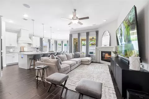 10819 Crestwood Point Cir, Cypress, TX 77433