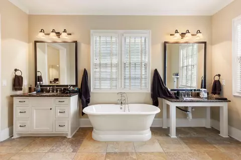 Bath - 60 N Bay Blvd, The Woodlands, TX 77380 photo 1 of 1