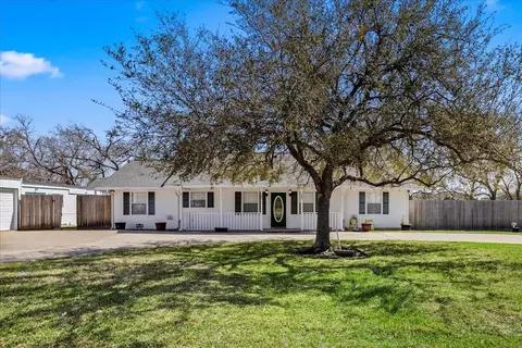 483 Riverside Dr, Palacios, TX 77465