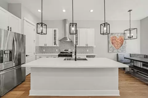 825 Woodcrest Dr, Houston, TX 77018