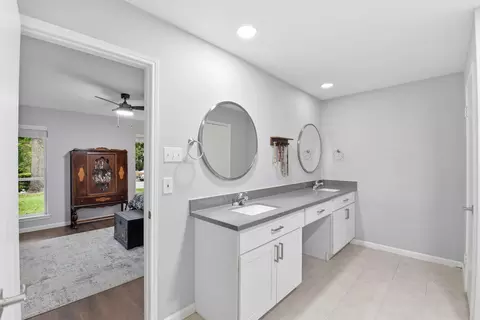 Bath - 28815 Enchanted Dr, Shenandoah, TX 77381 photo 1 of 4