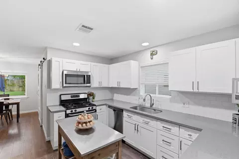 Kitchen - 28815 Enchanted Dr, Shenandoah, TX 77381 photo 2 of 2