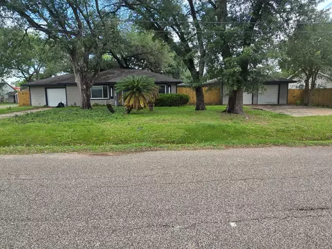 401 E Dumble St, Alvin, TX 77511