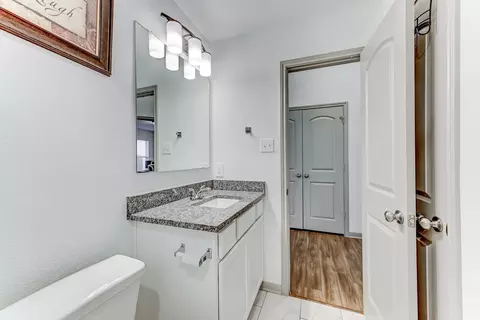Bath - 204 Shoreview Dr, Conroe, TX 77303 photo 4 of 4