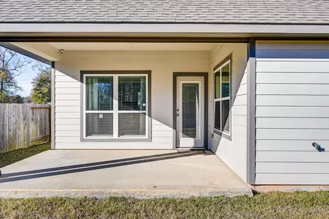 Exterior - 204 Shoreview Dr, Conroe, TX 77303 photo 6 of 7