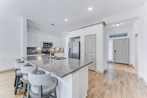 Entry Way - 204 Shoreview Dr, Conroe, TX 77303 photo 4 of 6