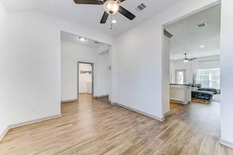 Entry Way - 204 Shoreview Dr, Conroe, TX 77303 photo 3 of 6