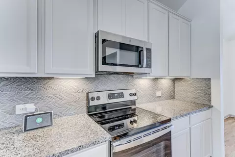 Kitchen - 204 Shoreview Dr, Conroe, TX 77303 photo 3 of 6