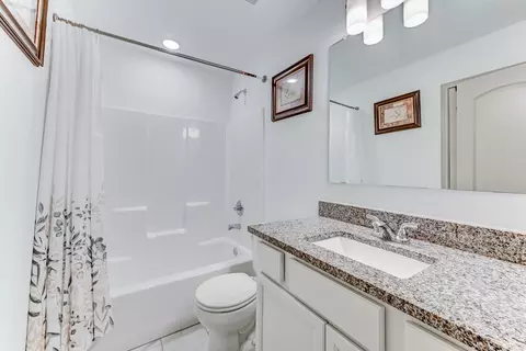 Bath - 204 Shoreview Dr, Conroe, TX 77303 photo 3 of 4