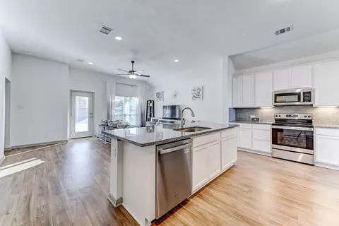 Kitchen - 204 Shoreview Dr, Conroe, TX 77303 photo 1 of 6