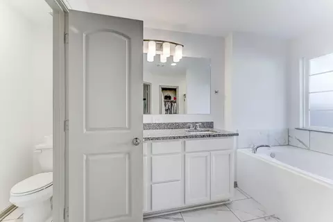 Bath - 204 Shoreview Dr, Conroe, TX 77303 photo 1 of 4