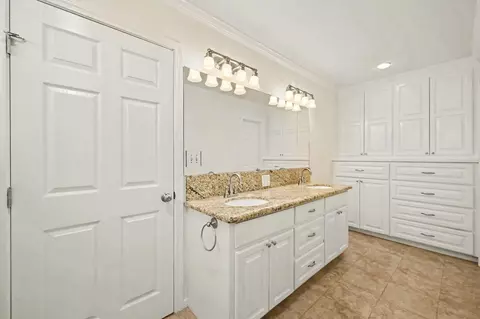 Bath - 26222 Oakhurst Dr, Spring, TX 77386 photo 1 of 3
