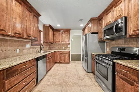 Kitchen - 26222 Oakhurst Dr, Spring, TX 77386 photo 2 of 4