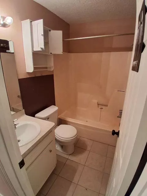 Bath - 5330 Kent Dr, Pasadena, TX 77505 photo 4 of 5