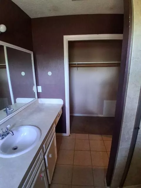 Bath - 5330 Kent Dr, Pasadena, TX 77505 photo 3 of 5