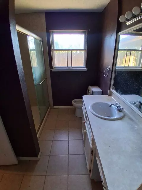 Bath - 5330 Kent Dr, Pasadena, TX 77505 photo 2 of 5