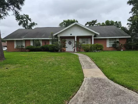 814 Oak Leaf St, La Porte, TX 77571
