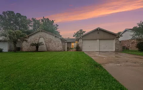 16318 Blackhawk Blvd, Friendswood, TX 77546