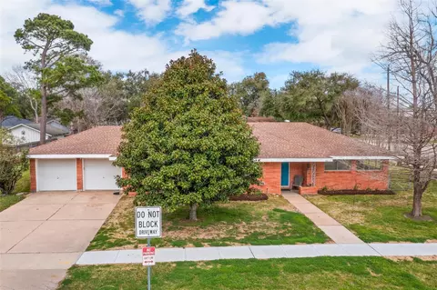 3601 E Jasmine St, Pearland, TX 77581