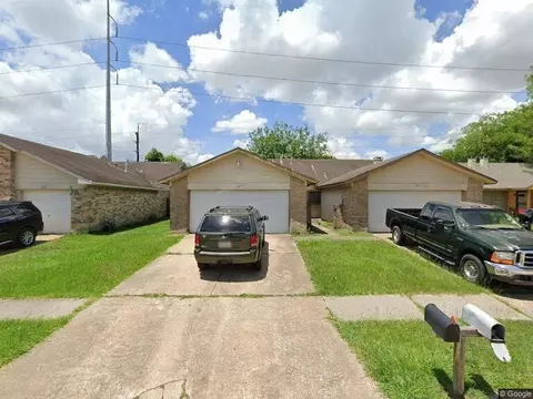 10143 Inwood Hollow Ln, Houston, TX 77088