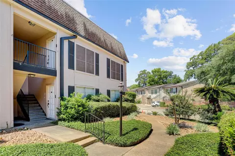 1807 Stoney Brook Dr #67, Houston, TX 77063