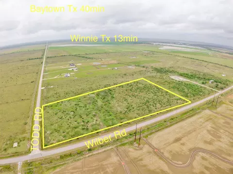 9224 Todd Rd, Winnie, TX 77665