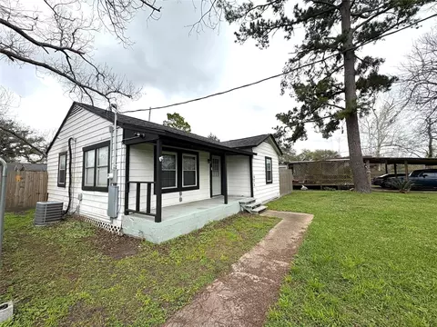 406 N Fig St, Sweeny, TX 77480