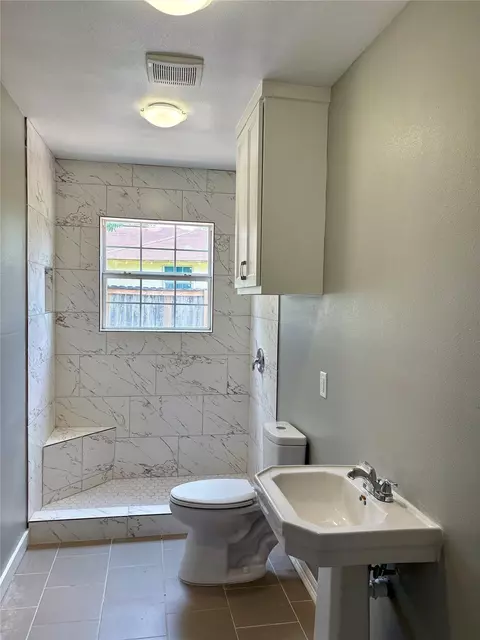 Bath - 1108 Jackson Ave, Pasadena, TX 77506 photo 1 of 1